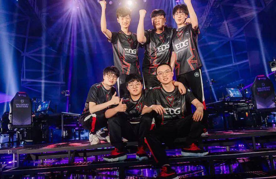 中显得有些 中显得有些