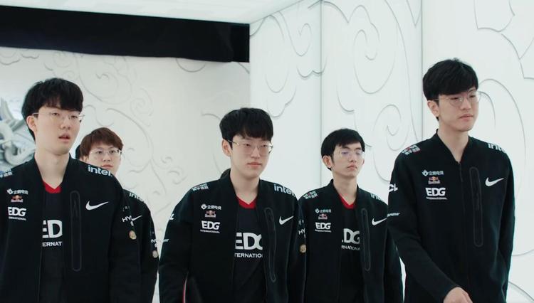 锋芒毕露 锋芒毕露